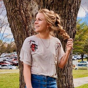 Knit top with ruffled sleeves